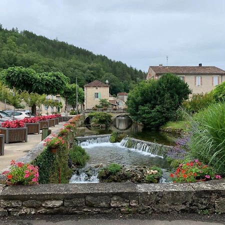 Spacious Apartment In A Charming, Tranquil Village Saint-Vincent-Rive-d'Olt ภายนอก รูปภาพ