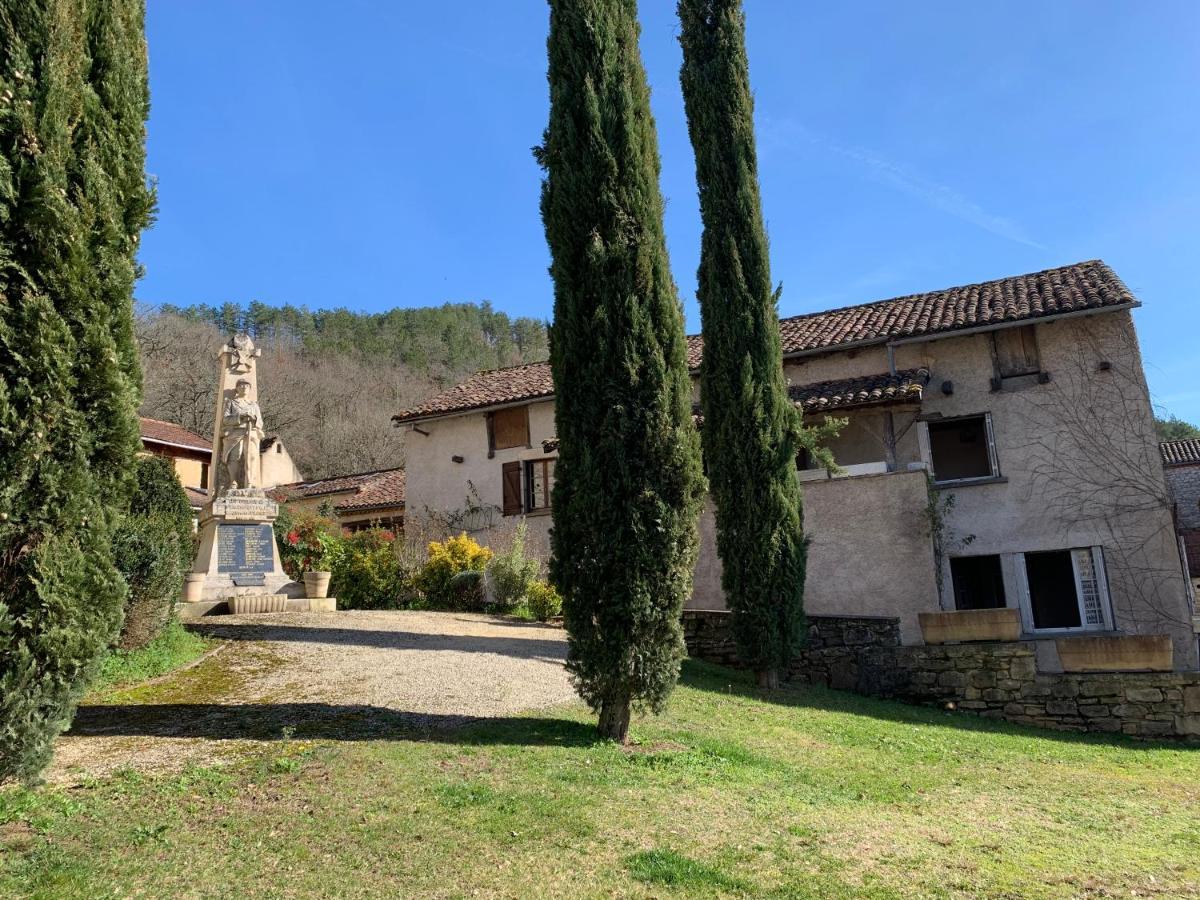 Spacious Apartment In A Charming, Tranquil Village Saint-Vincent-Rive-d'Olt ภายนอก รูปภาพ
