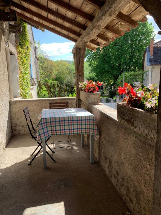 Spacious Apartment In A Charming, Tranquil Village Saint-Vincent-Rive-d'Olt ภายนอก รูปภาพ